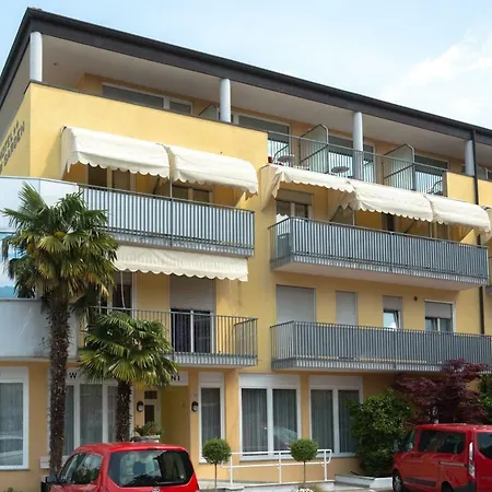 Готель New Garden Torbole Sul Garda